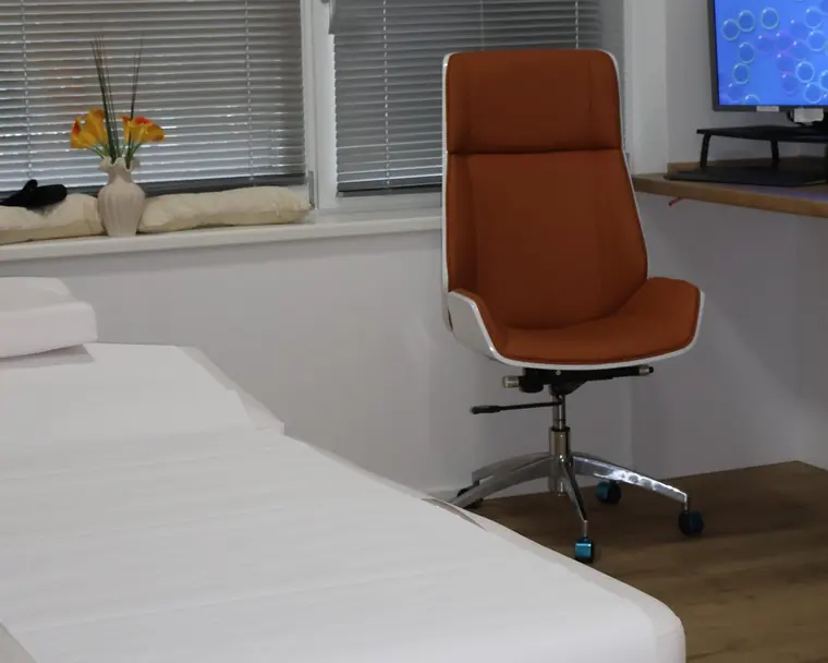 Behandlungsraum der urologischen Ordination bei Skinchic.Med in Hörbranz